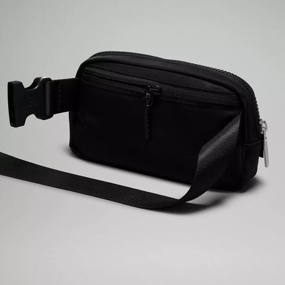 LULULEMON EVERYWHERE BELT BAG 1 L - Picture 4 of 8